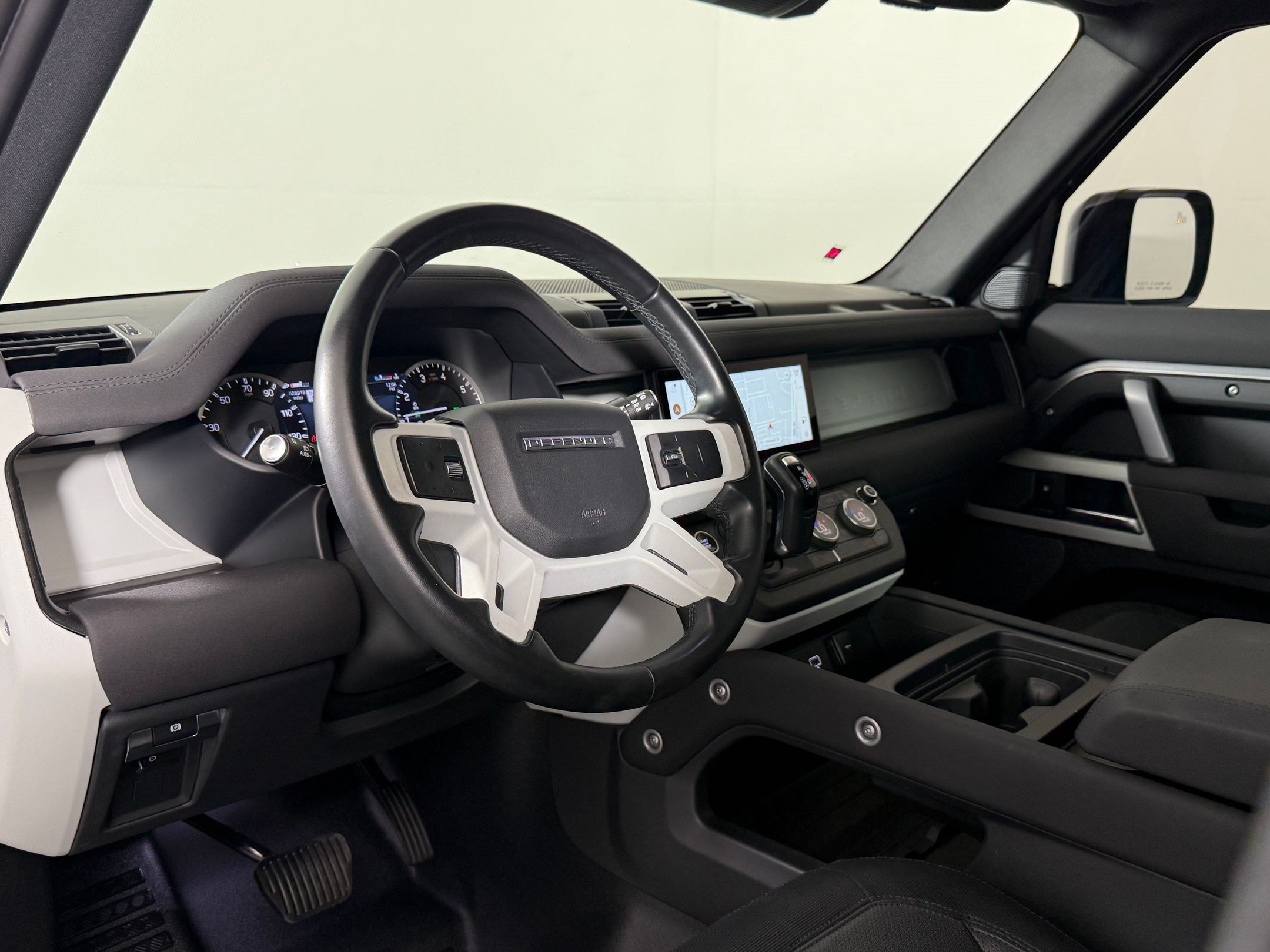 Certified 2023 Land Rover Defender 110 X-Dynamic SE AWD/4WD image 4