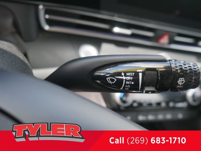 Used 2022 Hyundai Elantra Limited FWD image 23