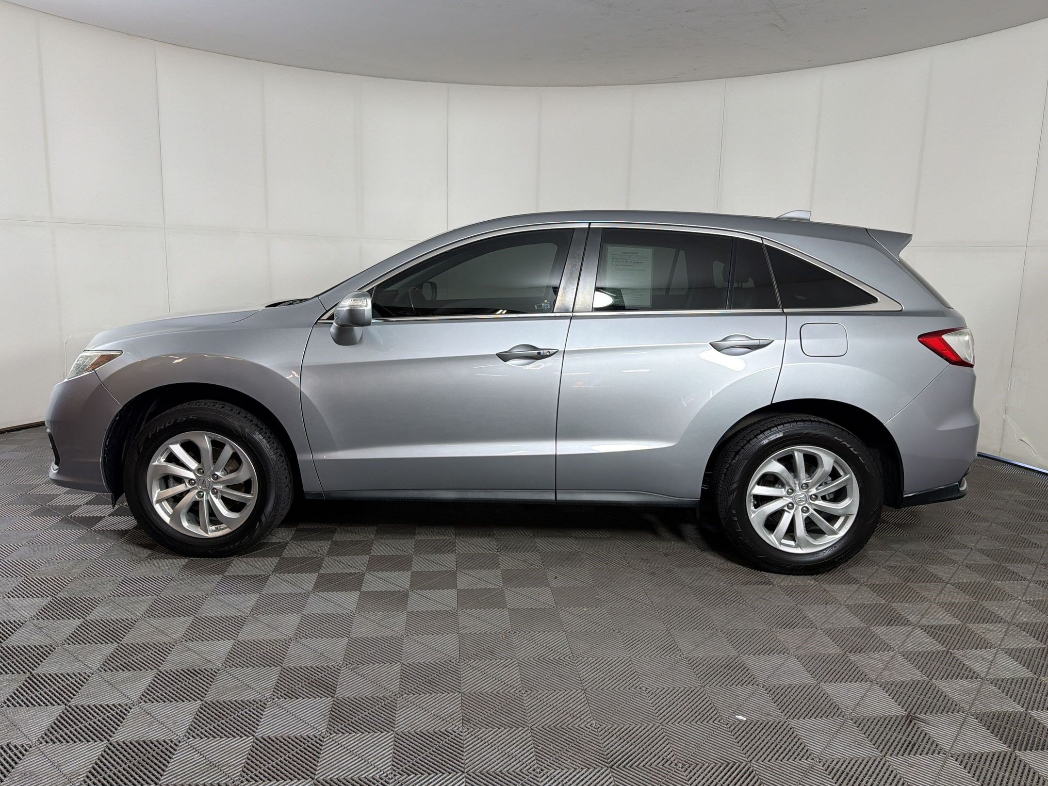 Used 2017 Acura RDX FWD w/ Technology Package image 2