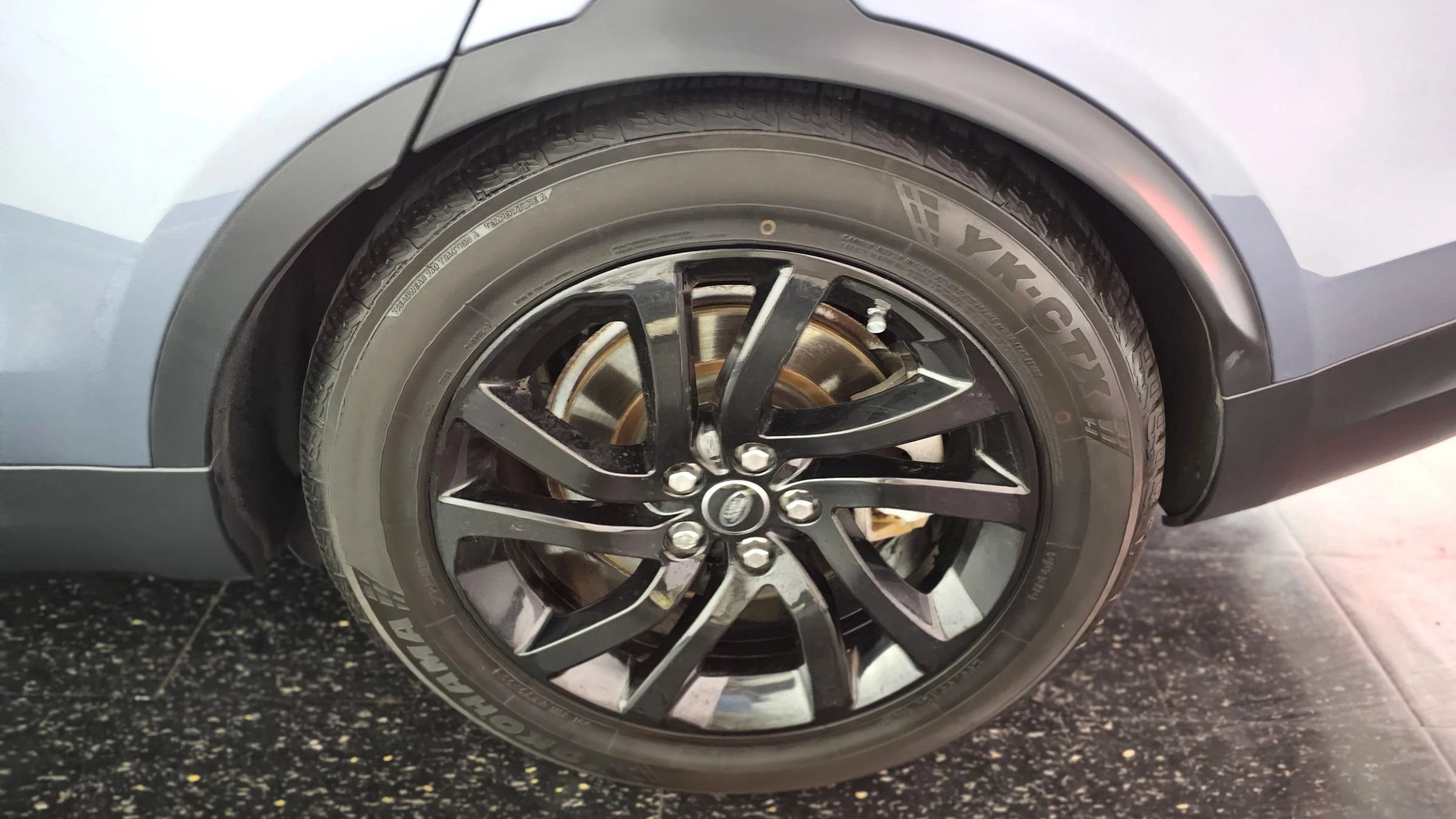 Used 2018 Land Rover Discovery HSE AWD/4WD image 15