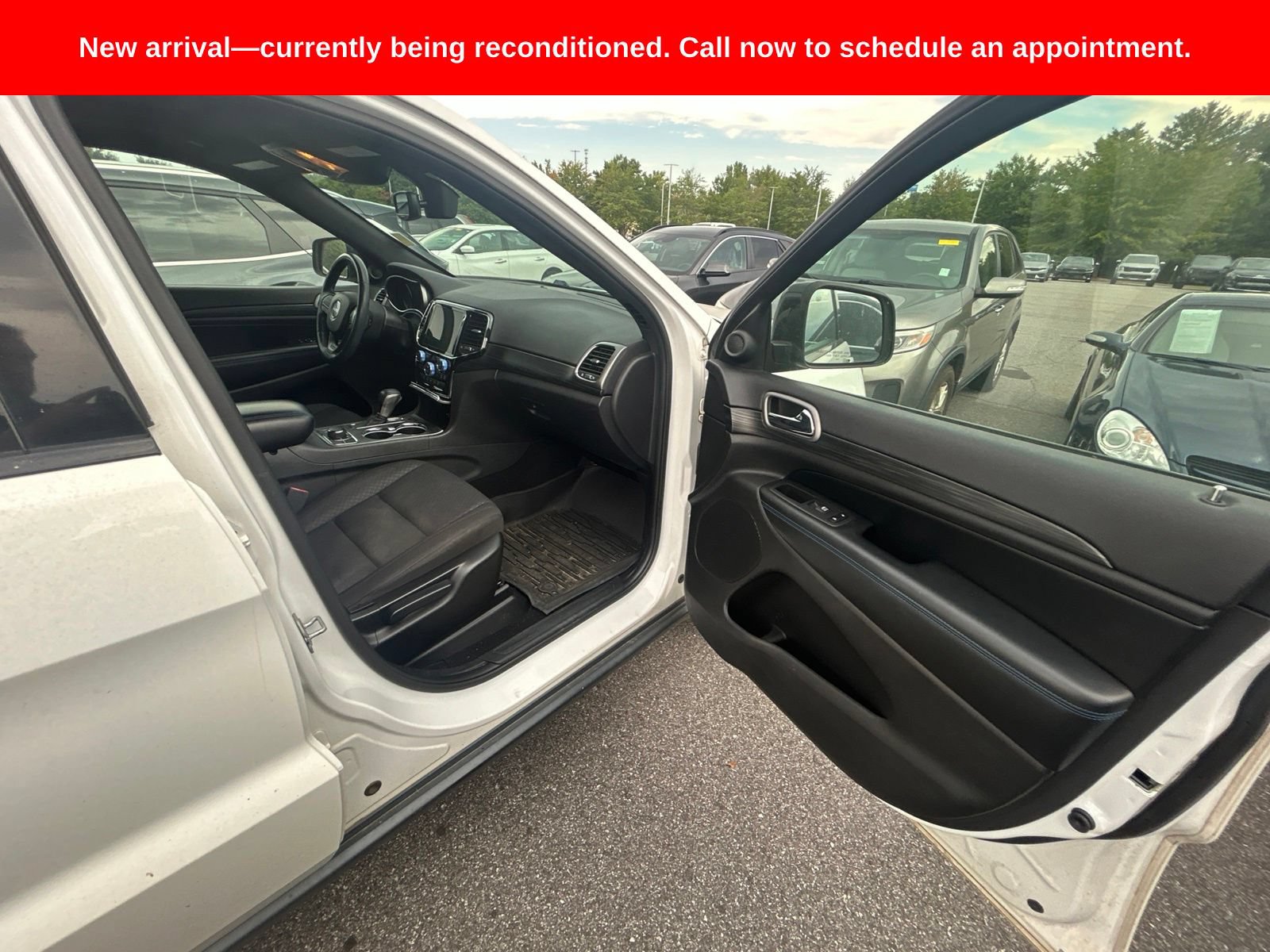 Used 2020 Jeep Grand Cherokee Laredo AWD/4WD image 6