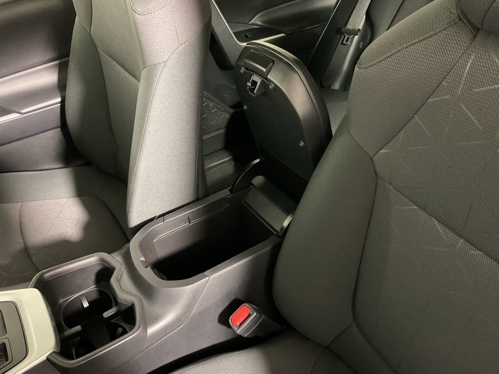 Used 2024 Toyota RAV4 XLE AWD/4WD image 30