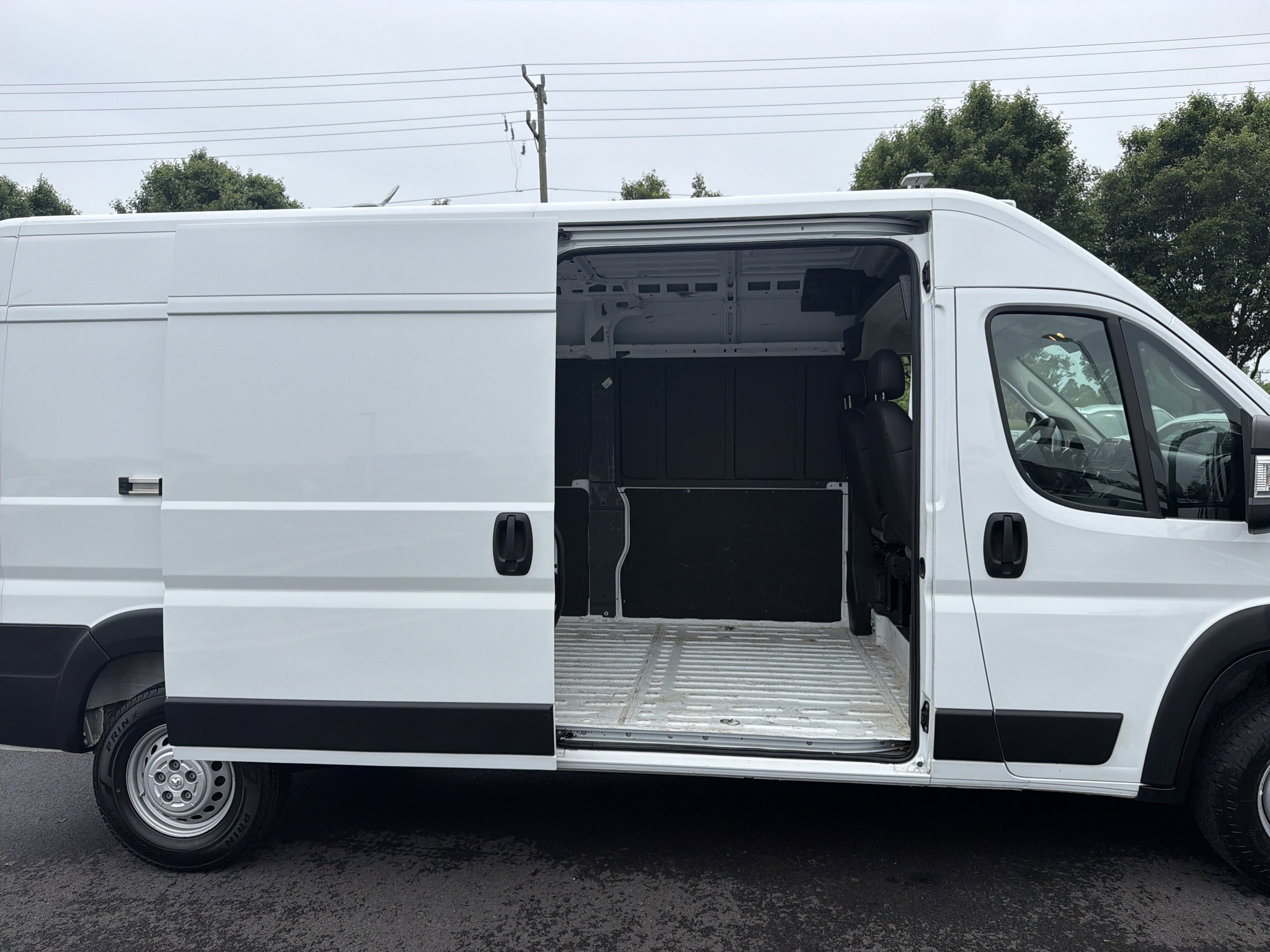 Used 2025 RAM ProMaster 2500 w/ Convenience Group FWD image 26