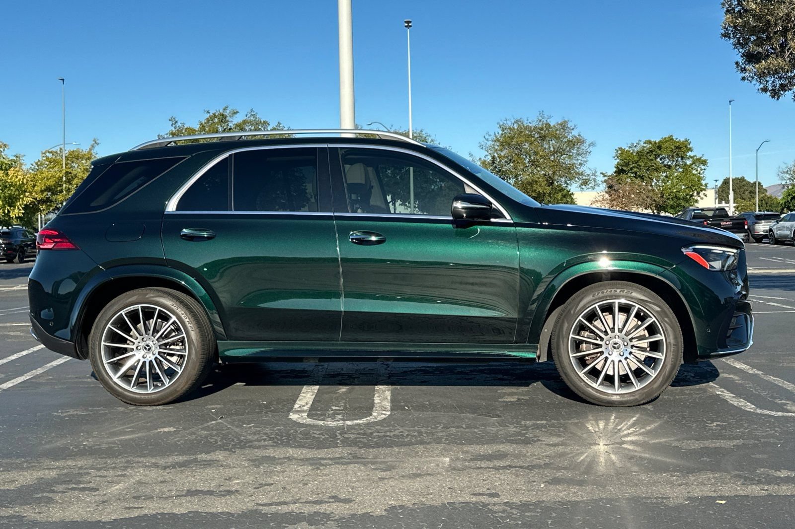 Used 2024 Mercedes-Benz GLE 350 4MATIC image 3