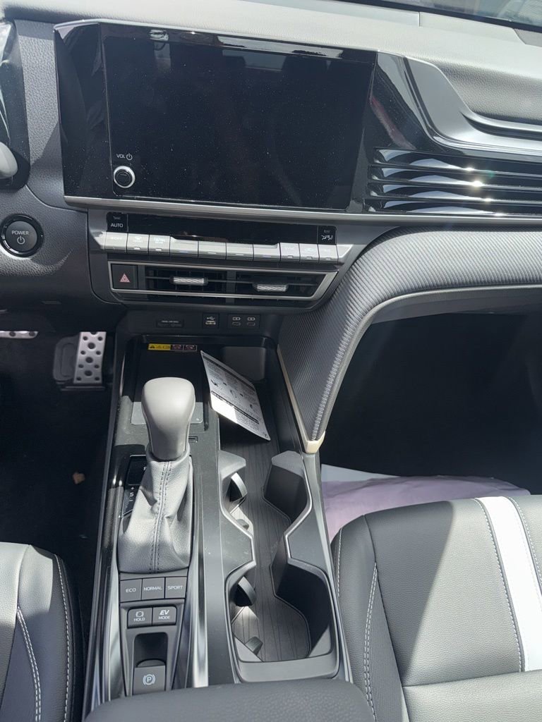 Used 2025 Toyota Camry SE image 10