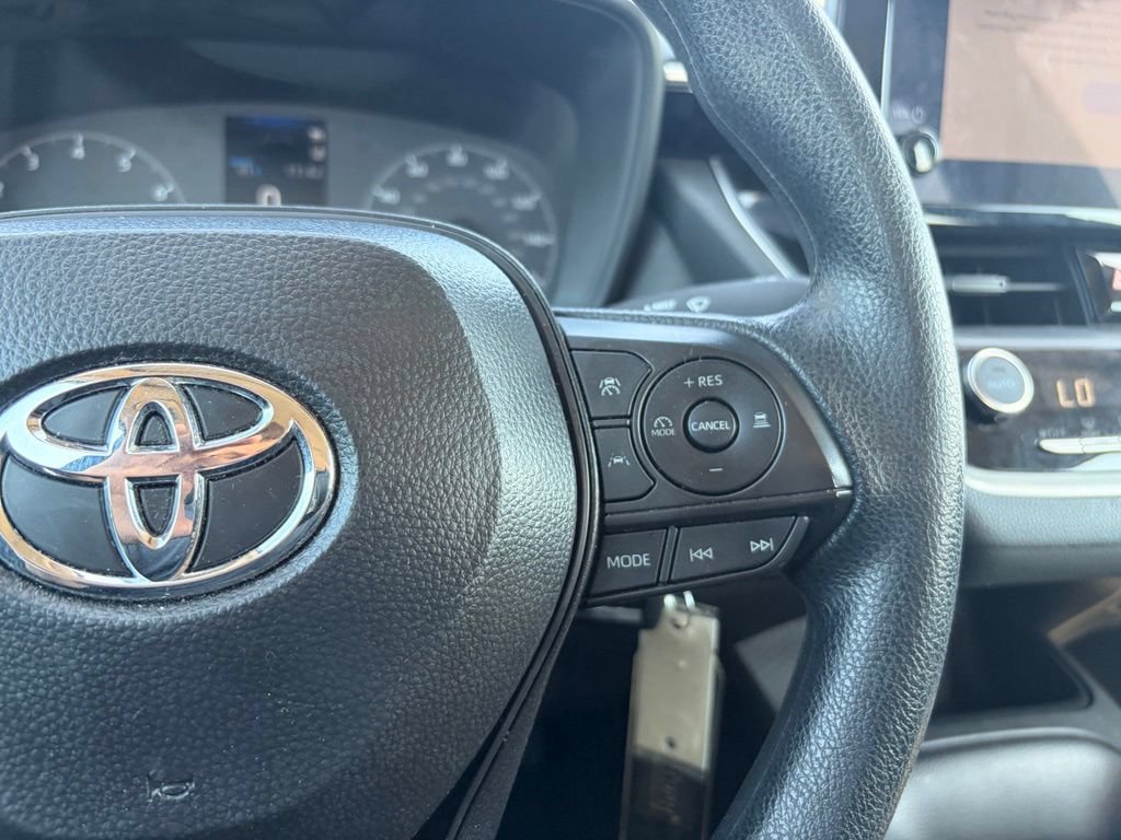 Used 2025 Toyota Corolla LE FWD image 11