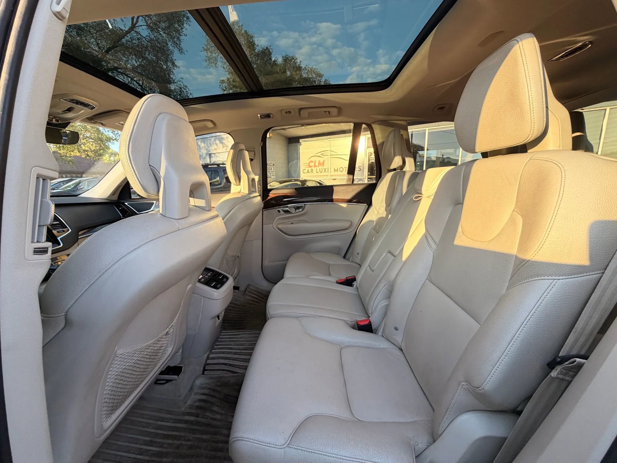 Used 2016 Volvo XC90 T6 Momentum w/ Momentum Plus Package AWD/4WD image 13