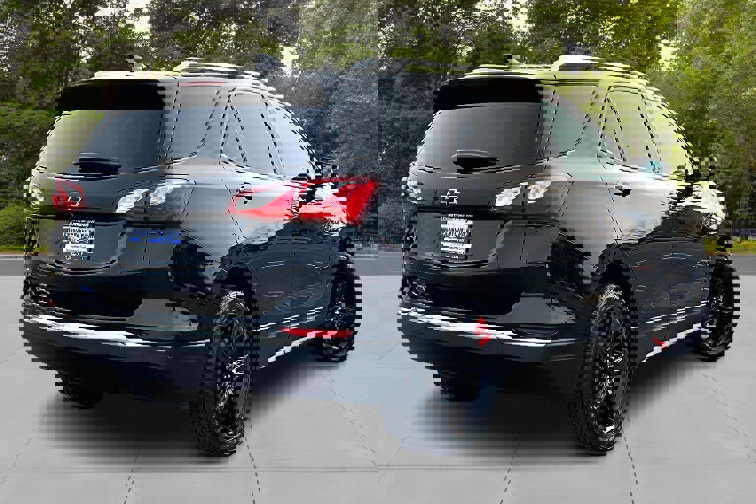 Used 2020 Chevrolet Equinox Premier w/ Premier Redline Edition image 5