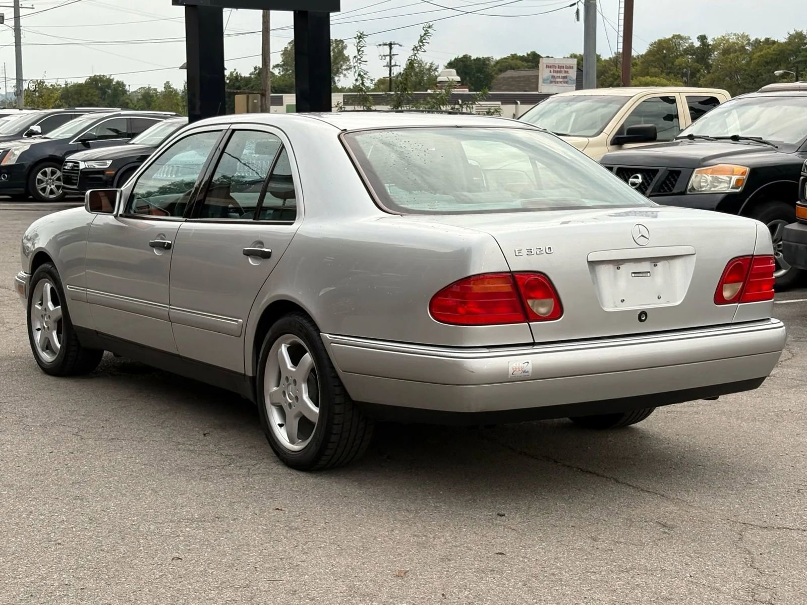 Used 1999 Mercedes-Benz E 320 Sedan image 4