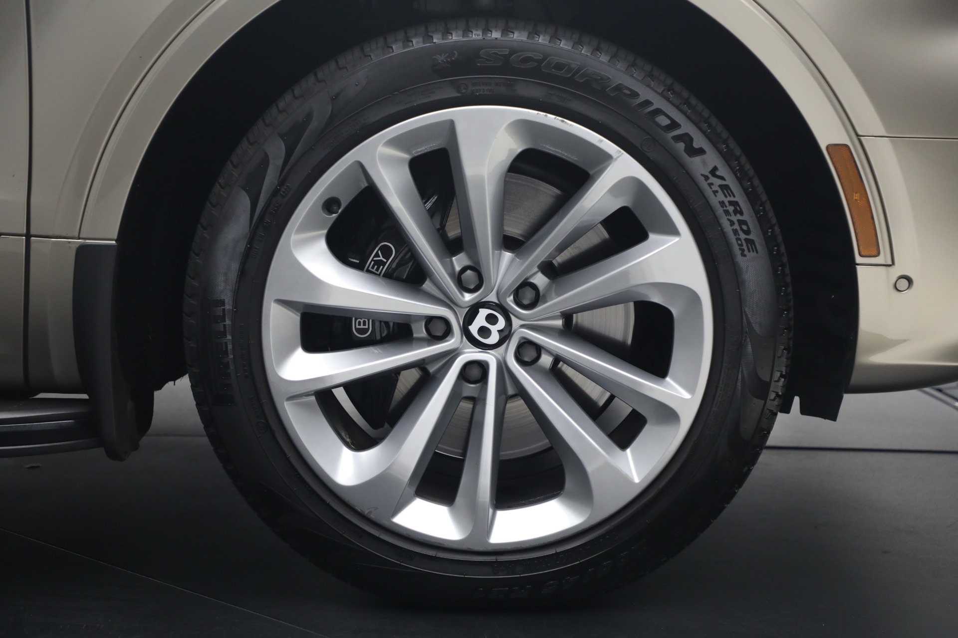 Certified 2021 Bentley Bentayga AWD/4WD image 16