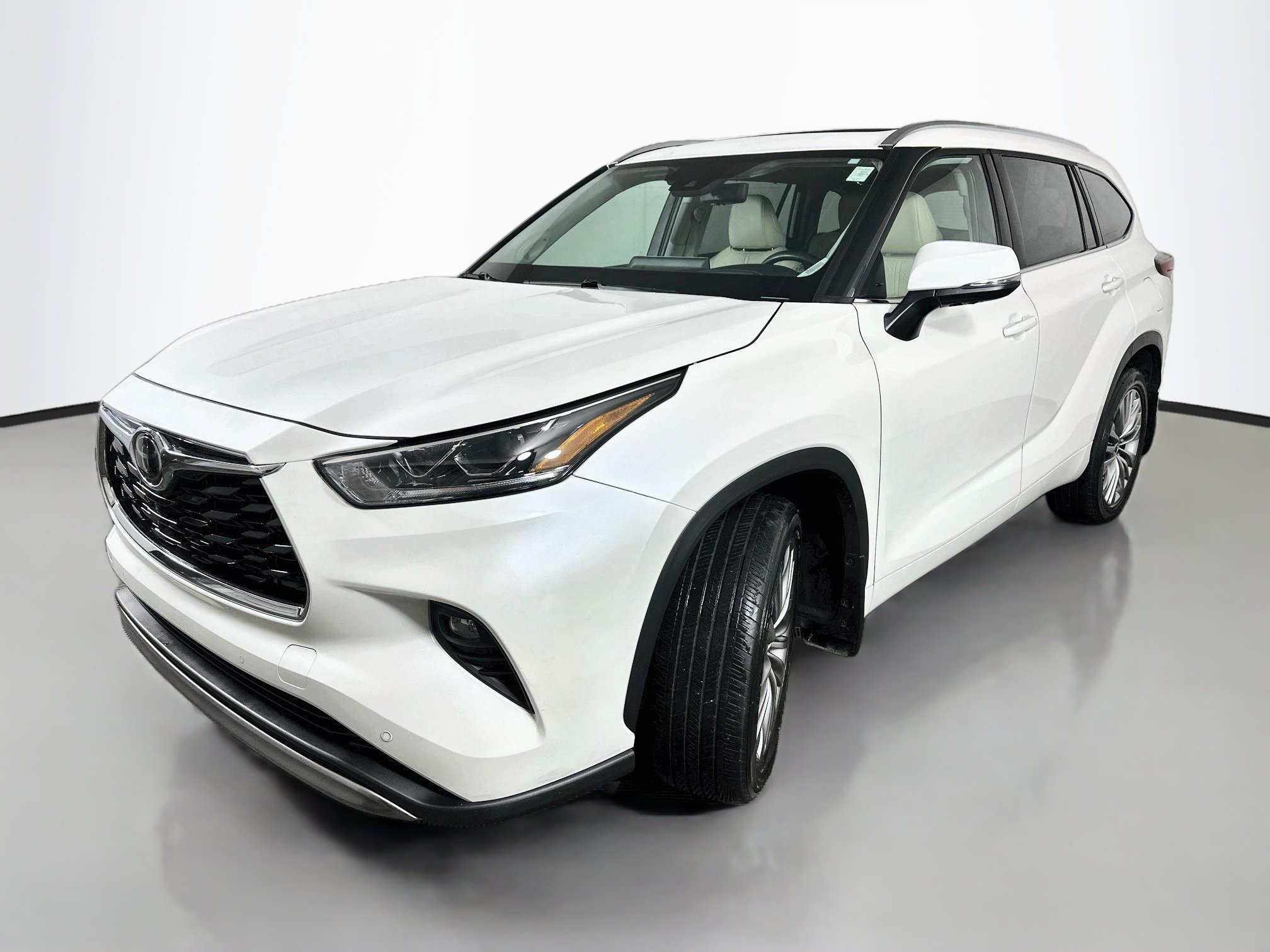 Used 2021 Toyota Highlander Platinum AWD/4WD image 3
