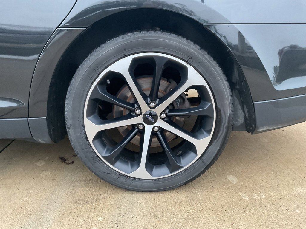 Used 2015 Ford Taurus SEL w/ Equipment Group 201A image 6