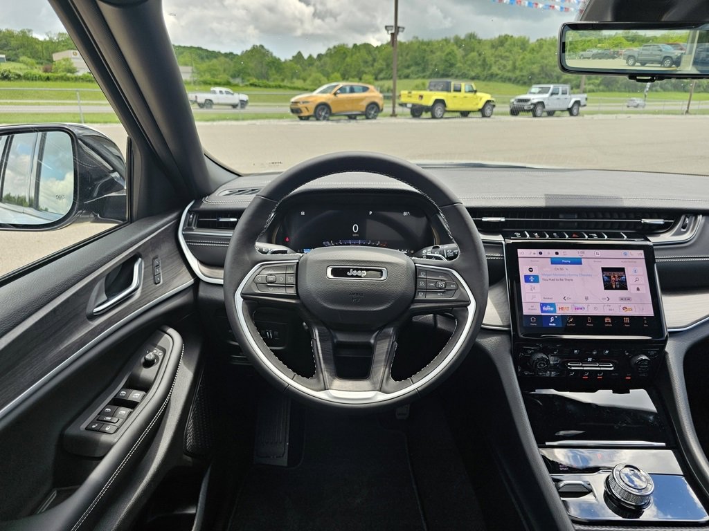 New 2025 Jeep Grand Cherokee L Limited w/ Luxury Tech Group II image 35
