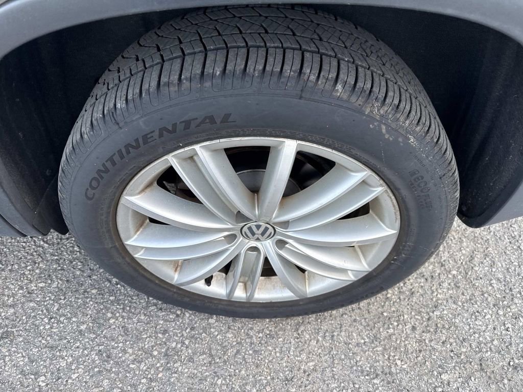 Used 2016 Volkswagen Tiguan SE image 12