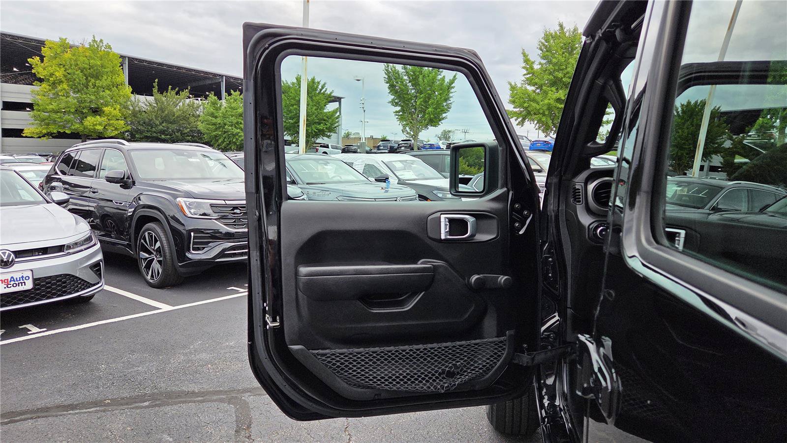 Used 2023 Jeep Wrangler Unlimited Sport AWD/4WD image 13