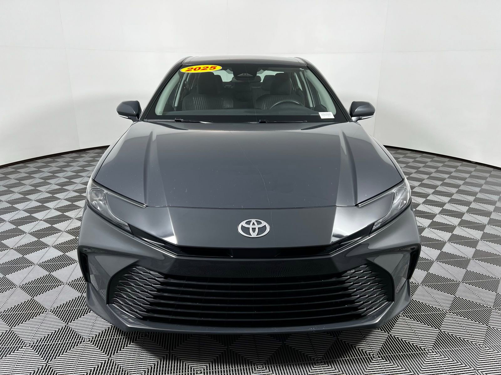 Used 2025 Toyota Camry LE FWD image 2