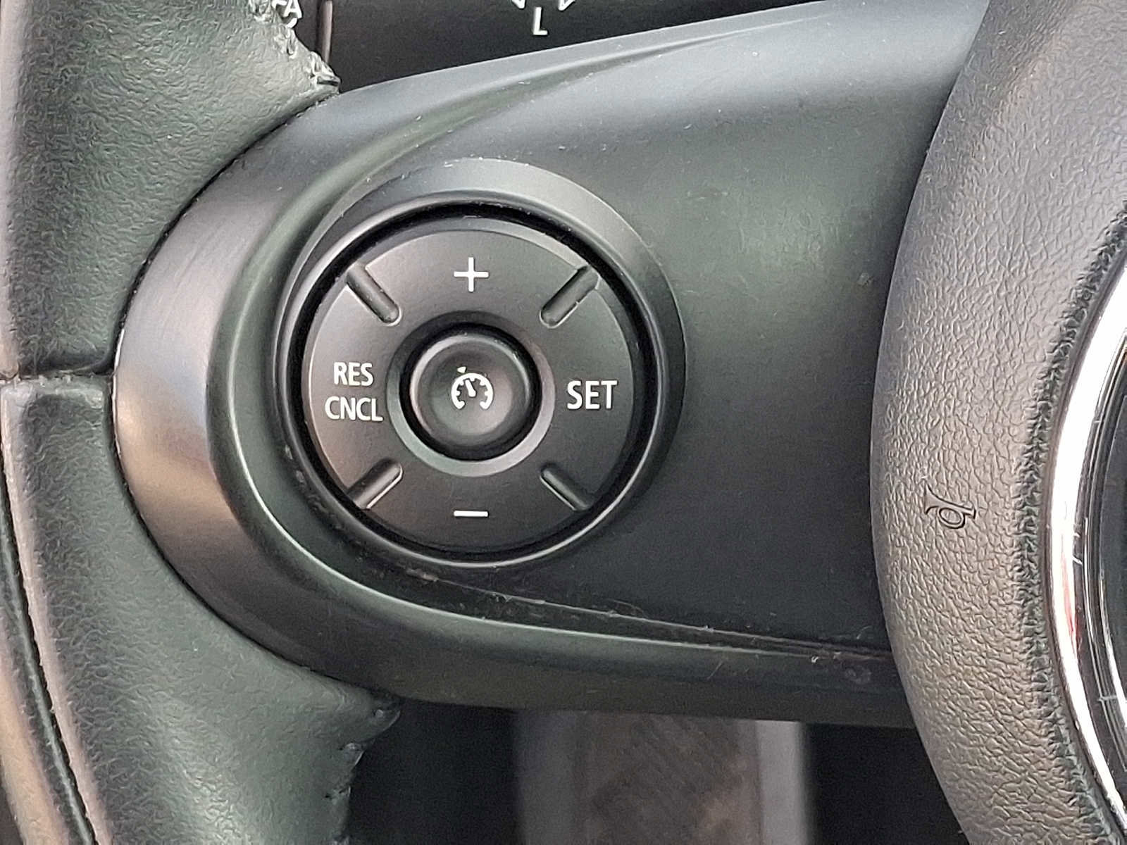 Used 2020 MINI Cooper 2-Door Hardtop w/ Storage Package FWD image 23