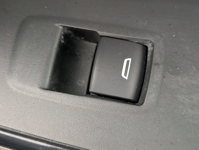 Certified 2025 Chevrolet Trax LT image 32