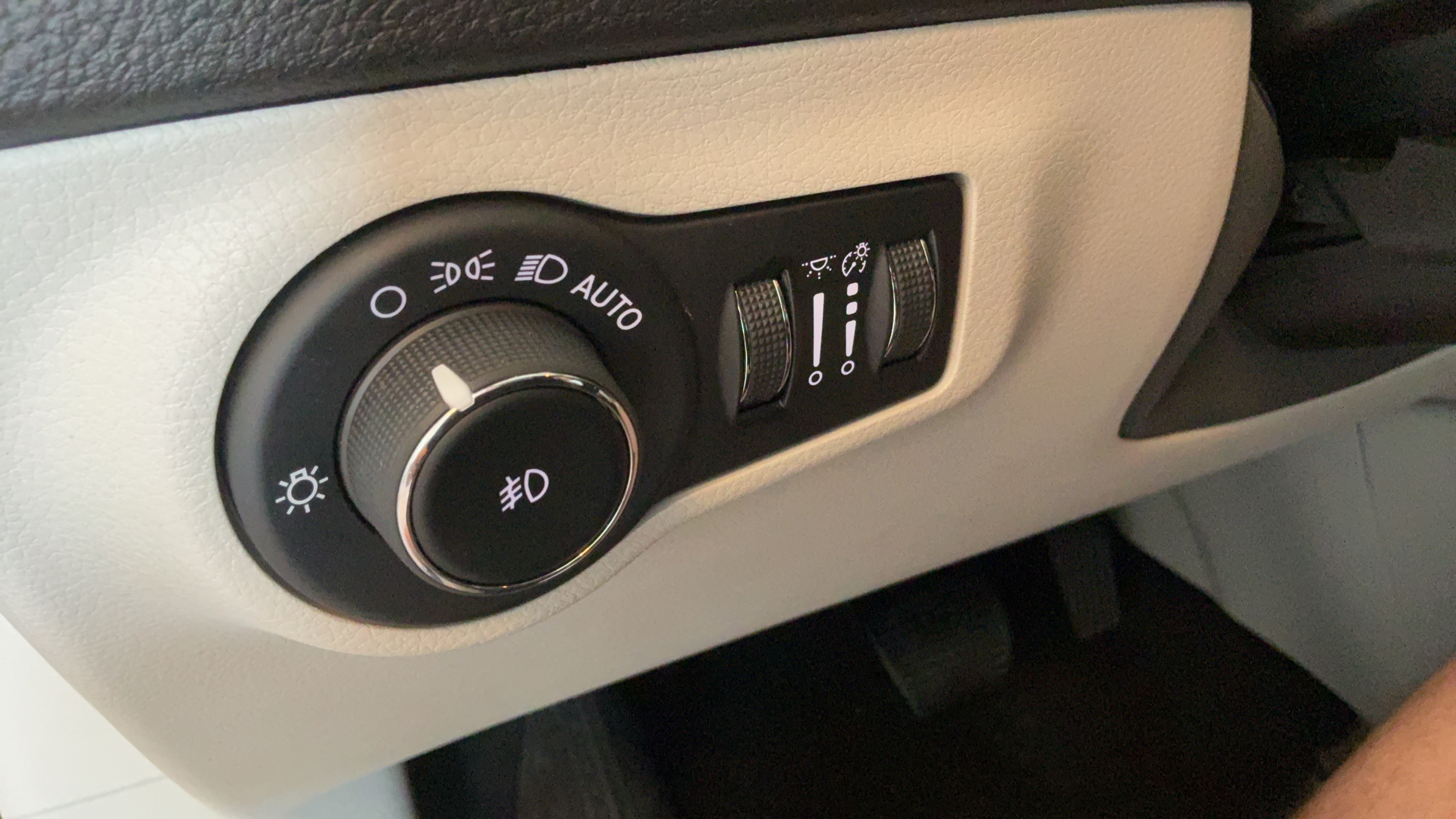 Used 2020 Jeep Compass Limited AWD/4WD image 18