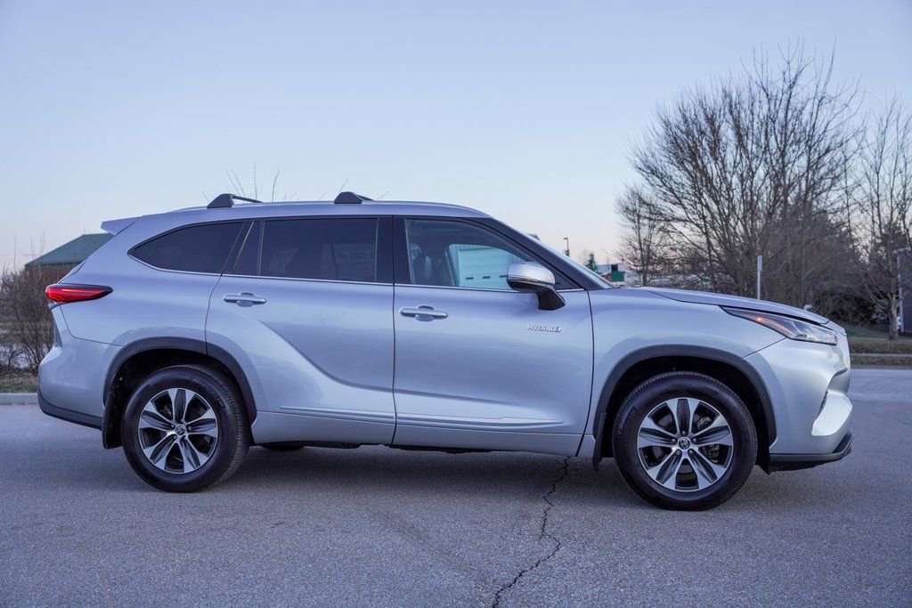 Used 2021 Toyota Highlander XLE FWD image 9