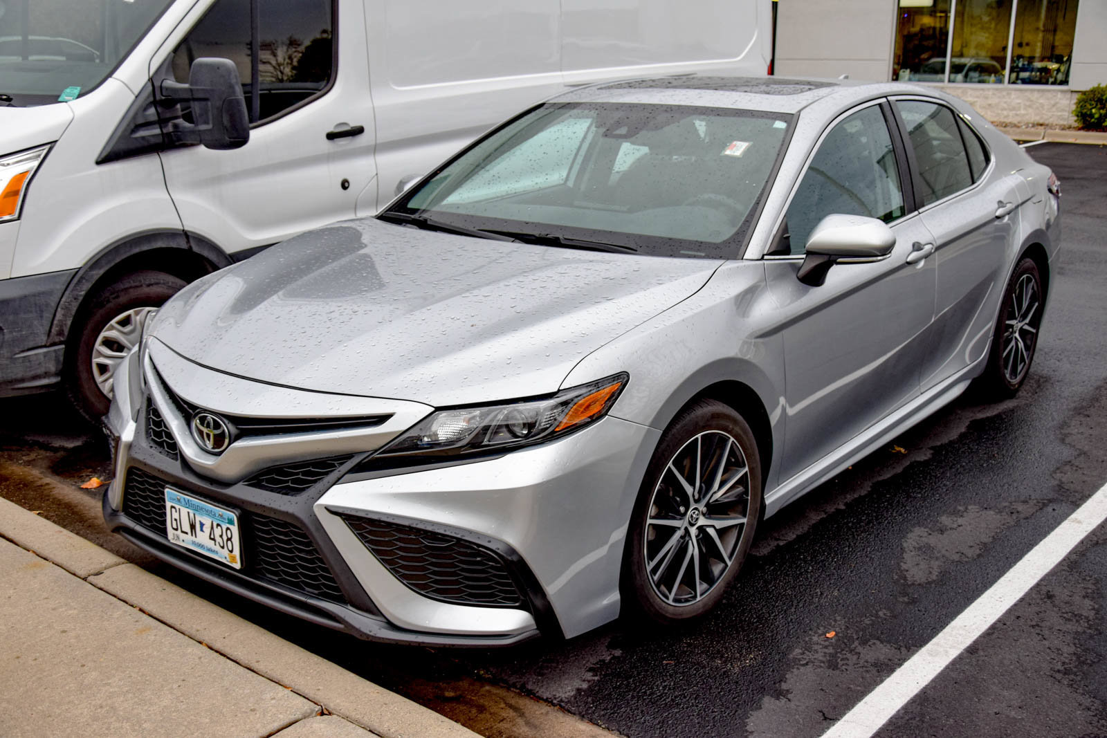 Used 2021 Toyota Camry SE w/ Cold Weather Package FWD image 1