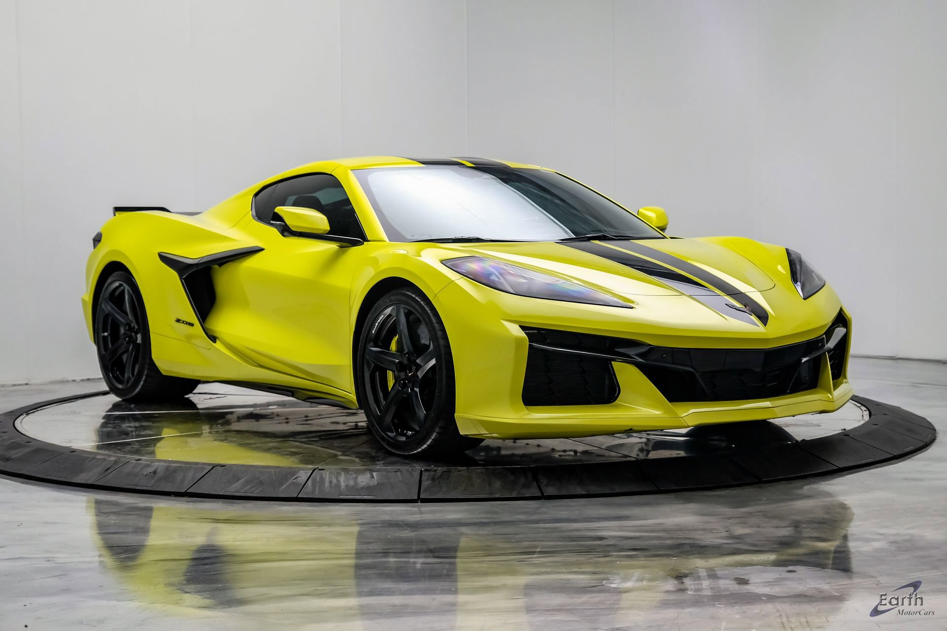 Used 2024 Chevrolet Corvette Z06 w/ Stealth Interior Trim Package RWD image 32