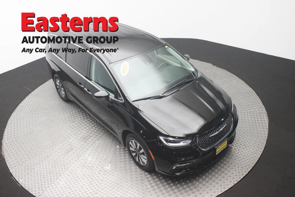Used 2024 Chrysler Pacifica Limited FWD image 3