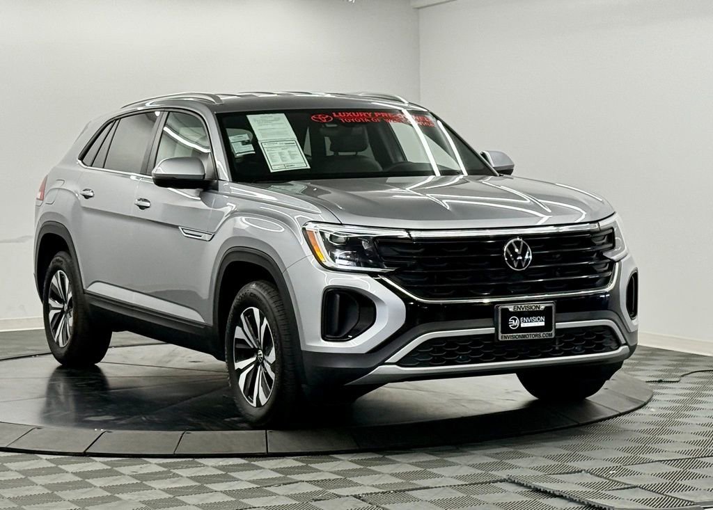 Used 2025 Volkswagen Atlas Cross Sport SE image 6