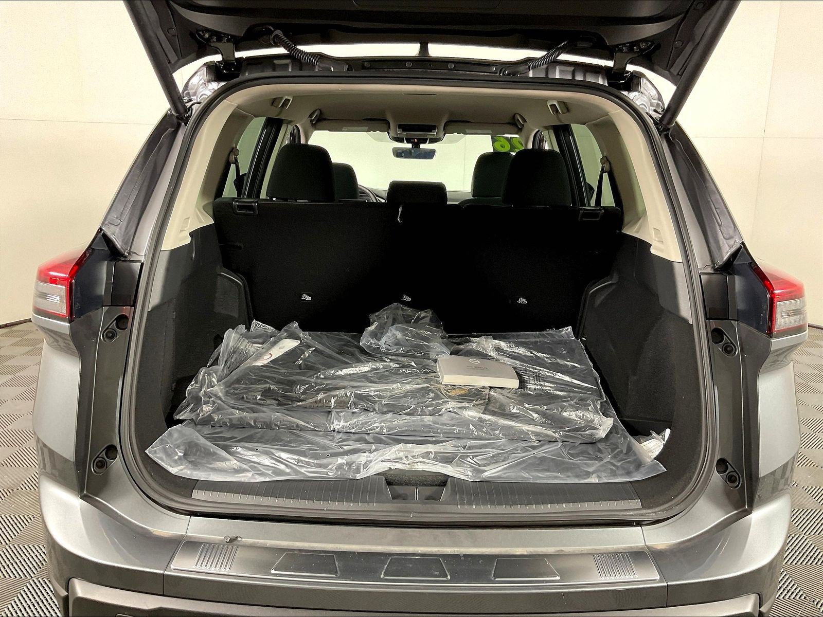 Used 2026 Nissan Rogue SV w/ Cold Weather Package AWD/4WD image 36