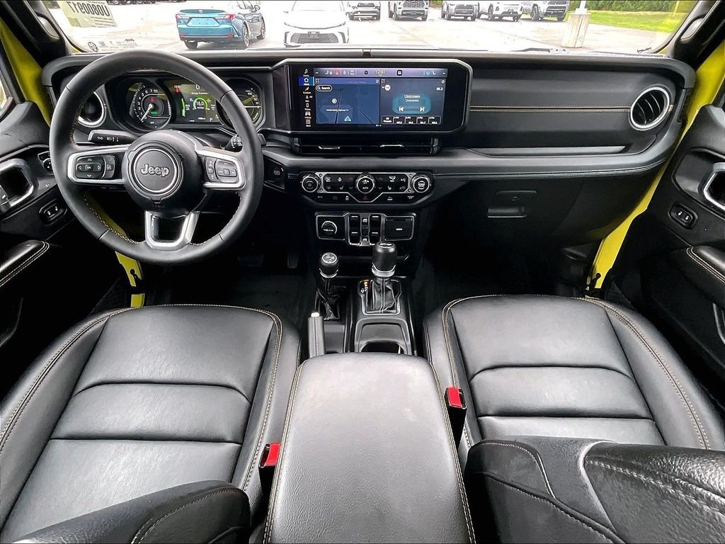 Used 2024 Jeep Wrangler Unlimited Sahara w/ Technology Group AWD/4WD image 21
