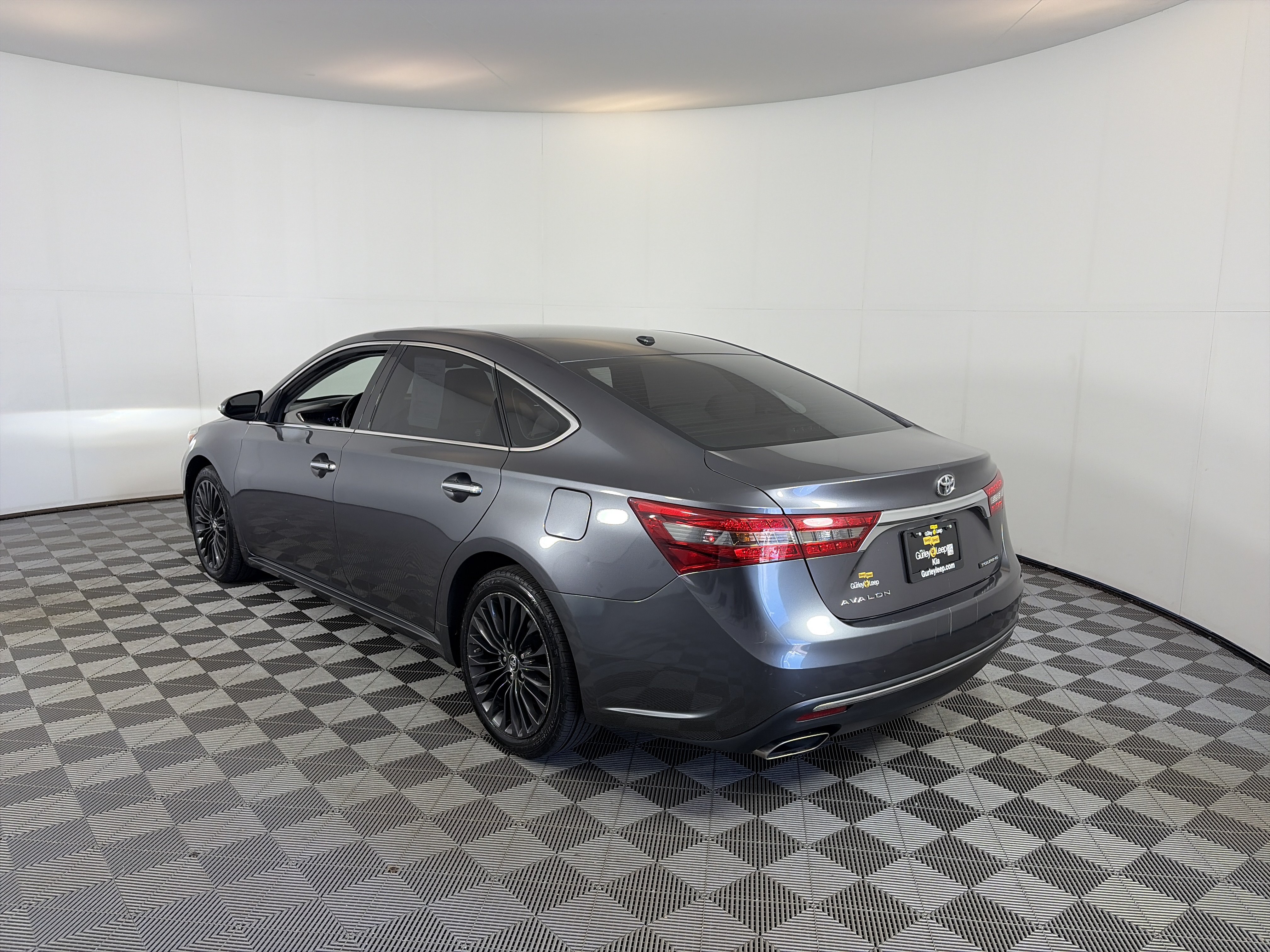 Used 2016 Toyota Avalon Touring FWD image 8