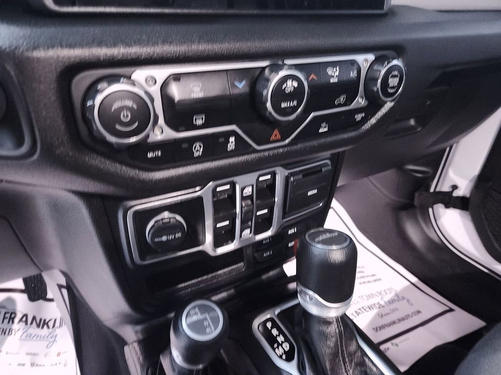 Used 2025 Jeep Gladiator Sport image 15