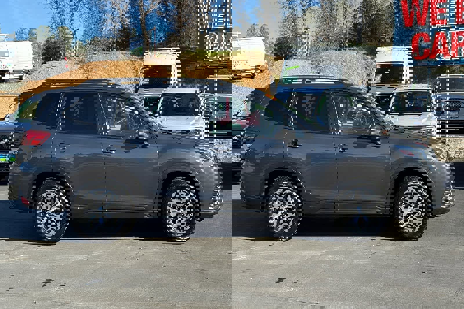 Used 2023 Subaru Forester Premium image 2