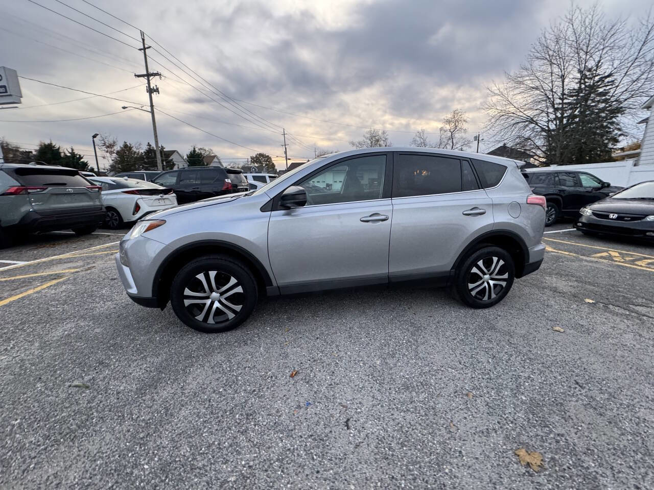Used 2018 Toyota RAV4 LE w/ All Weather Liner Package image 20