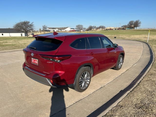 Used 2021 Toyota Highlander Platinum image 3