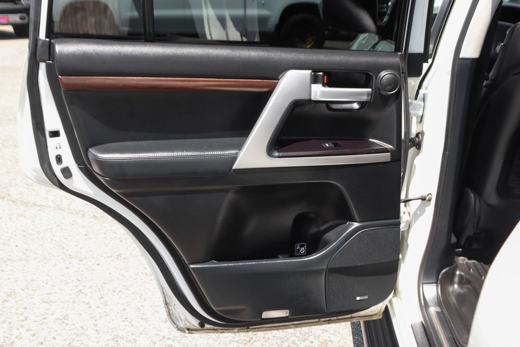 Used 2018 Toyota Land Cruiser AWD/4WD image 39