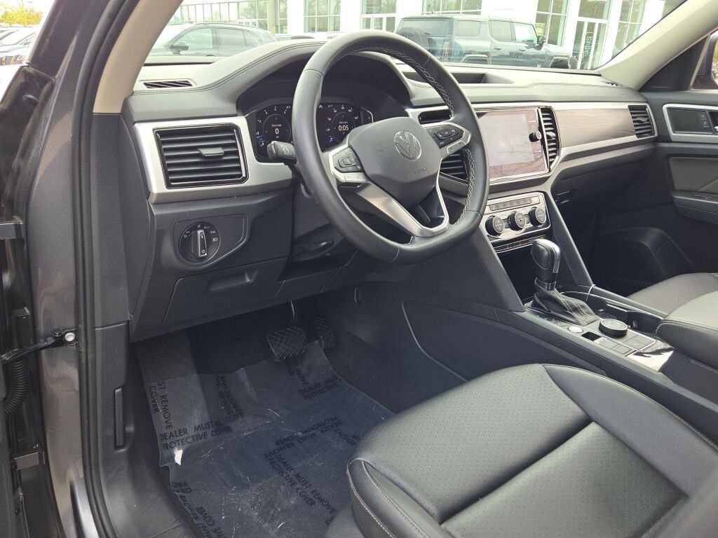 Used 2023 Volkswagen Atlas SE image 28