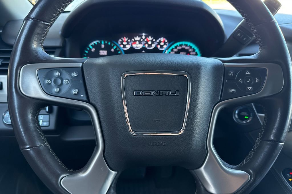 Used 2020 GMC Yukon XL Denali w/ Denali Premium Package AWD/4WD image 29