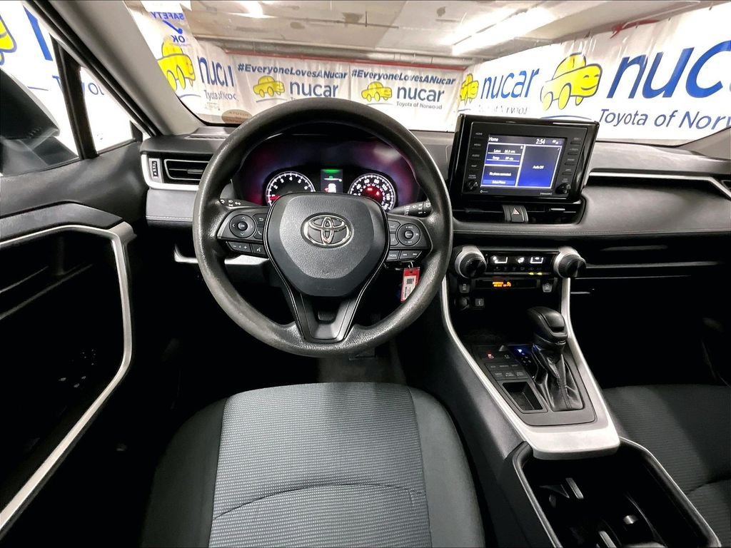 Certified 2022 Toyota RAV4 LE AWD/4WD image 17