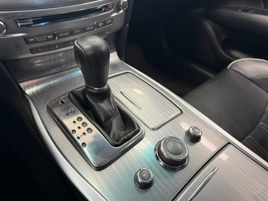Used 2019 INFINITI Q70 Luxe RWD image 43