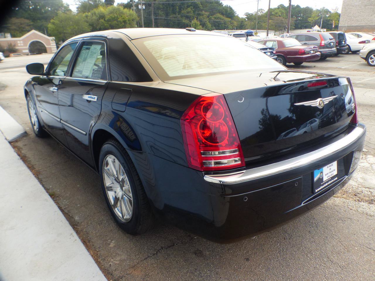 Used 2009 Chrysler 300 C w/ Protection Group II RWD image 10