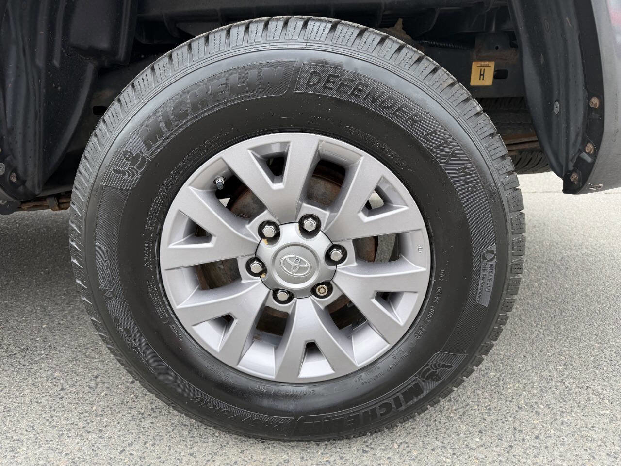 Used 2016 Toyota Tacoma SR5 w/ Exterior Package image 11