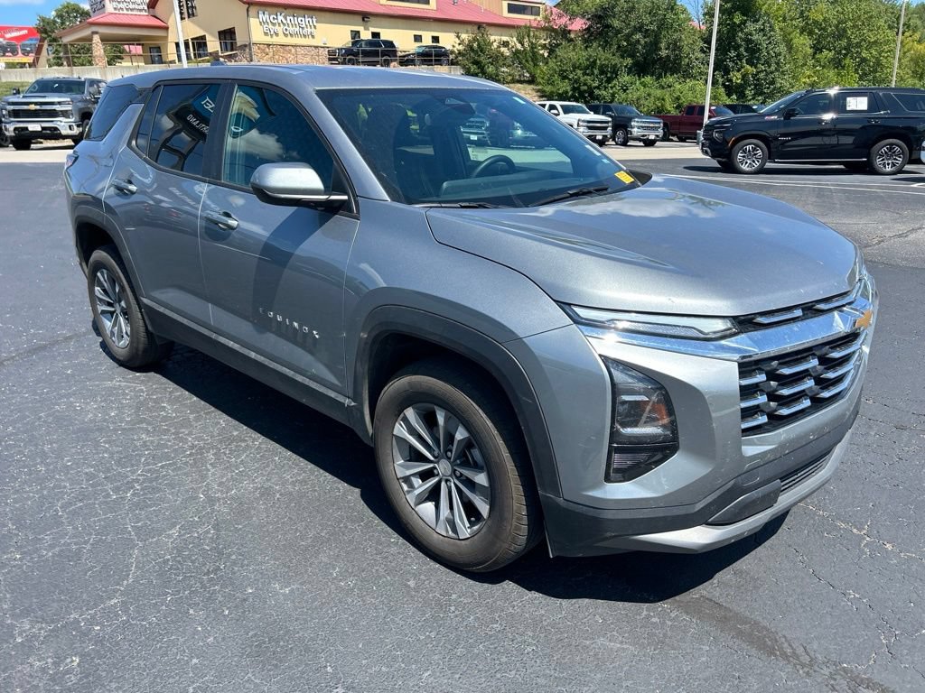 Used 2026 Chevrolet Equinox LT AWD/4WD image 3