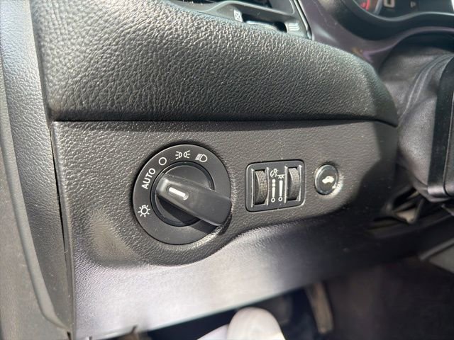 Used 2017 Dodge Challenger SXT image 34