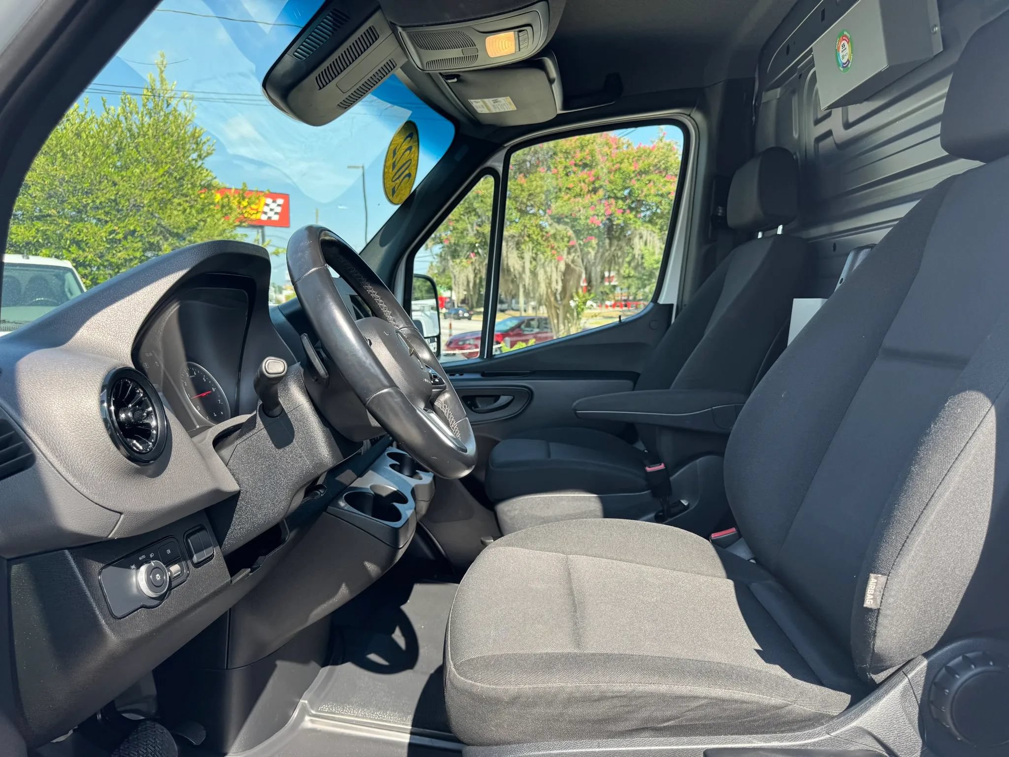 Used 2022 Mercedes-Benz Sprinter 1500 image 22