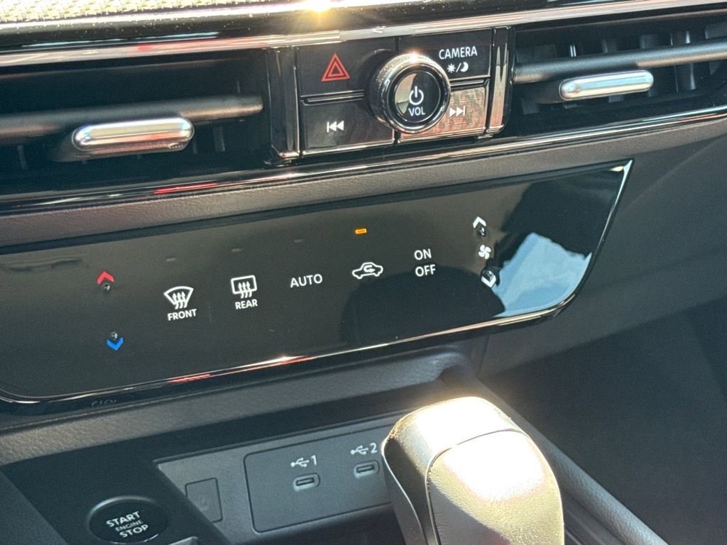 New 2025 Nissan Kicks SR FWD image 21