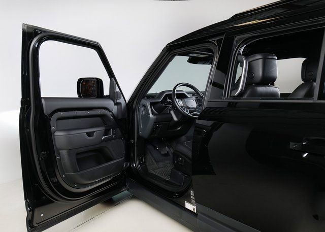 Used 2025 Land Rover Defender 110 S image 24