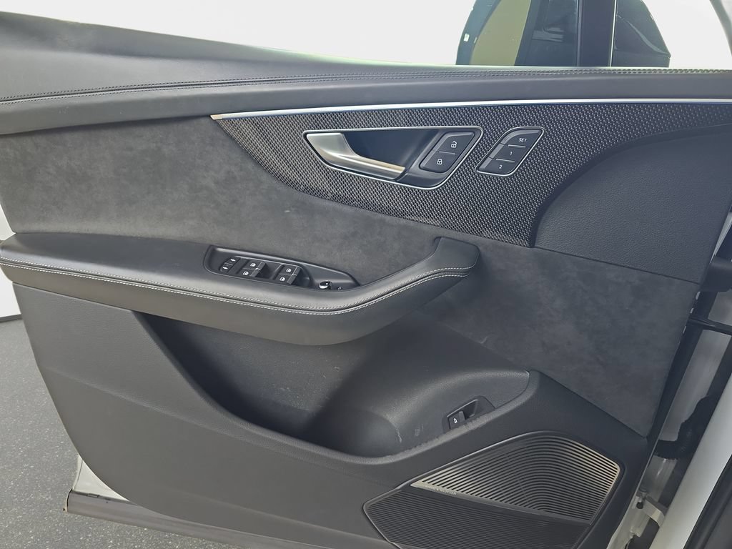 Used 2020 Audi SQ7 Prestige w/ Prestige Package AWD/4WD image 30