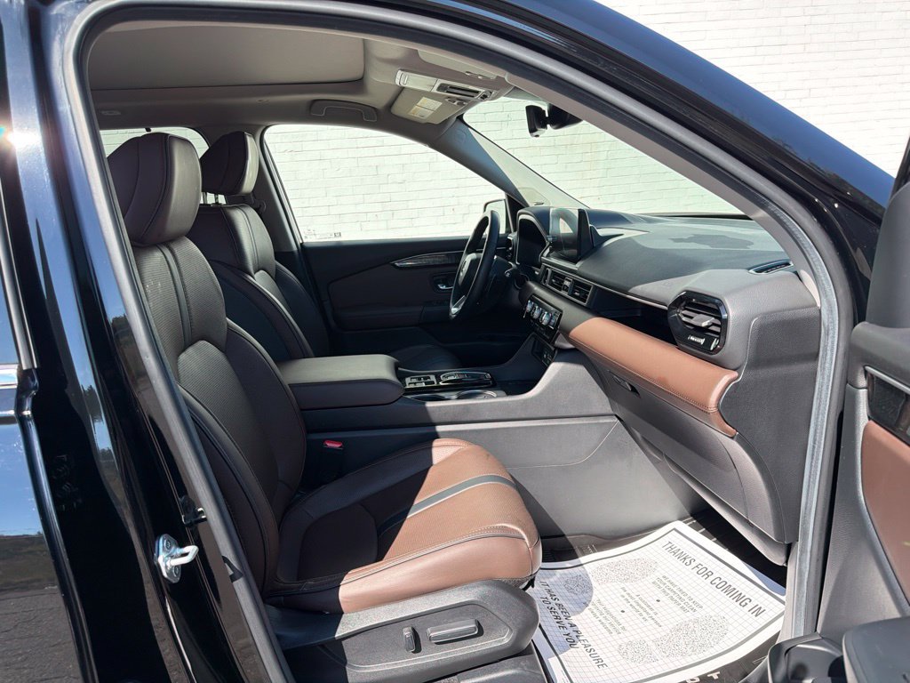 Used 2025 Honda Pilot Elite image 13