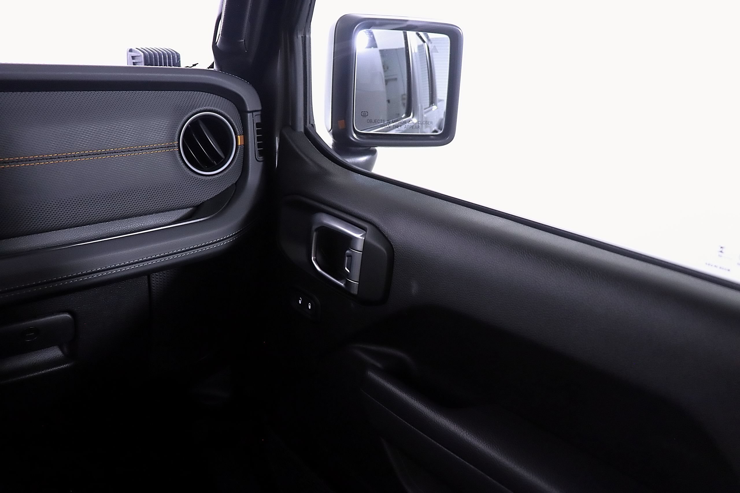 Used 2025 Jeep Gladiator Mojave w/ Safety Group AWD/4WD image 14